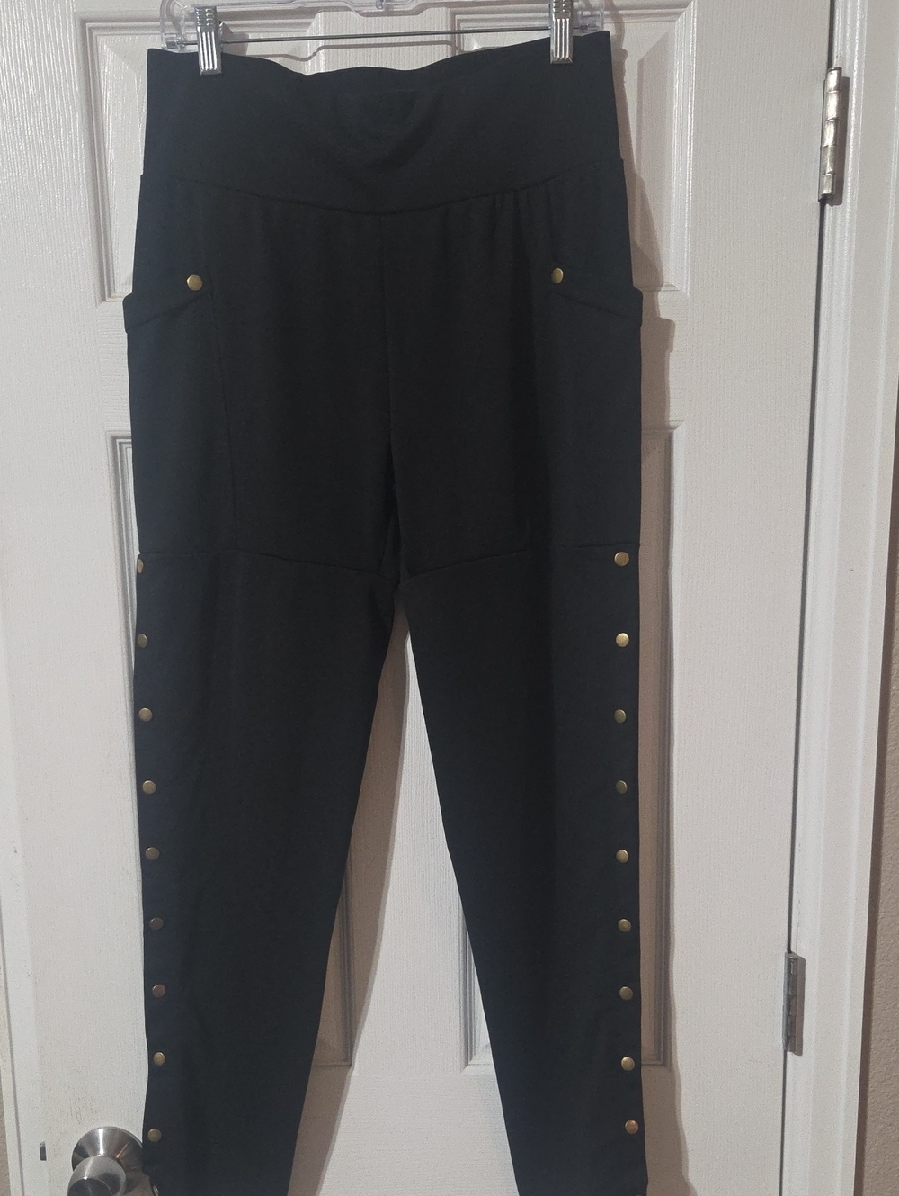 Black Women’s Snap-Detail Ponte Leggings